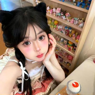 冰属性男子与酷酷女同事 海报